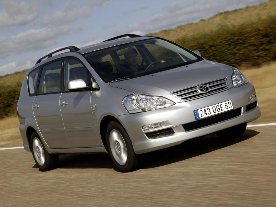  Toyota Avensis Verso 2003 года  (фото 5 из 25)